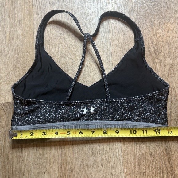 Under Armour Women's Gray Compression Sports Bra With Cross back Size Medium - Picture 3 of 5